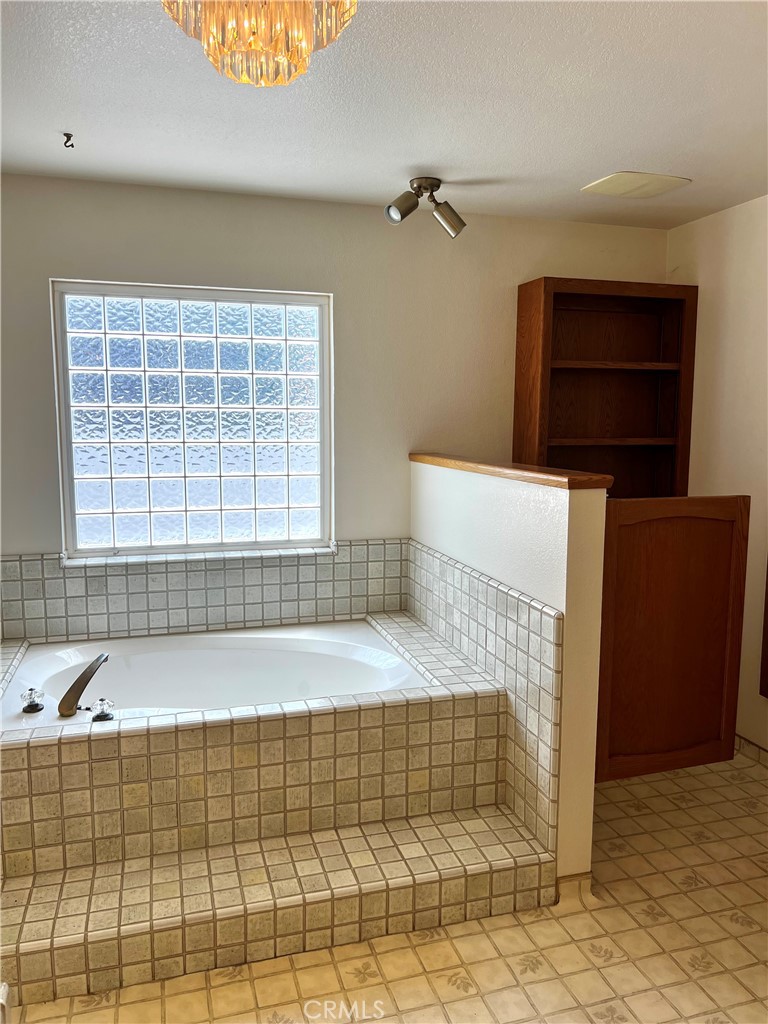 2819 Tenaya Dr, Merced, CA 95340