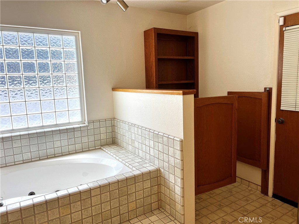 2819 Tenaya Dr, Merced, CA 95340