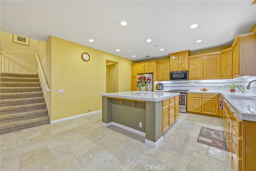 1258 Avignon, Merced, CA 95348