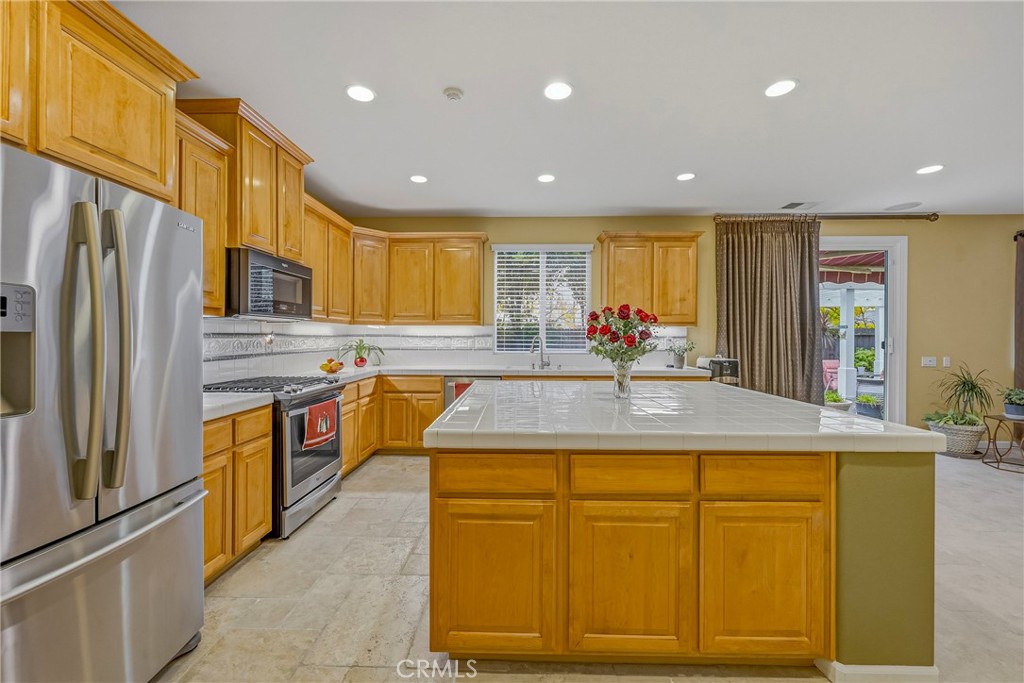 1258 Avignon, Merced, CA 95348