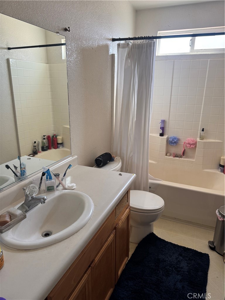 596 St Teresa Ct, Merced, CA 95341