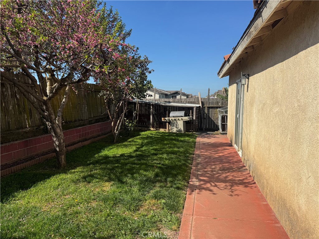 596 St Teresa Ct, Merced, CA 95341