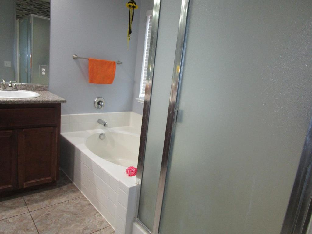 413 Hydrangea Ct, Merced, CA 95341