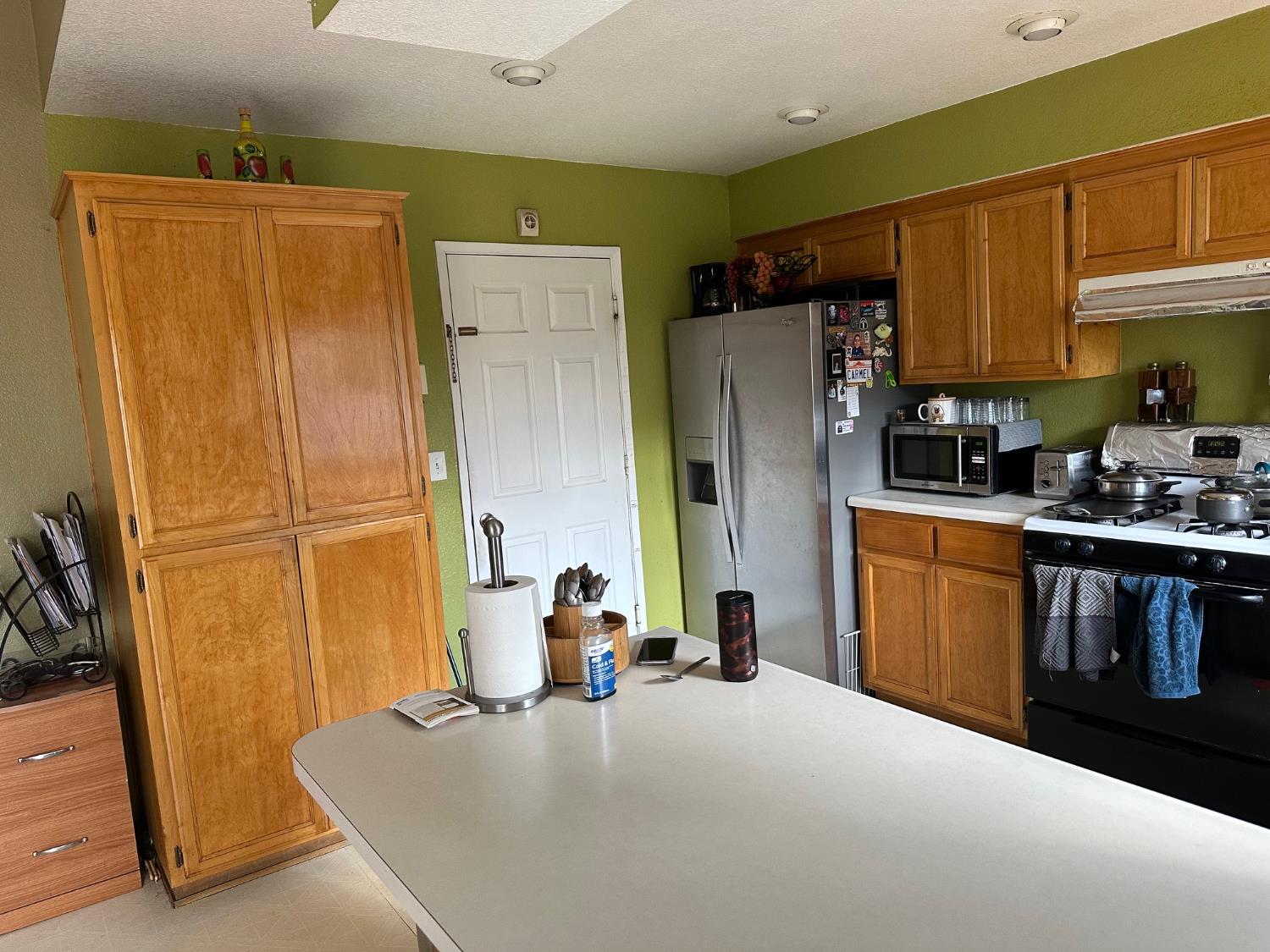 596 ST Teresa St, Merced, CA 95341