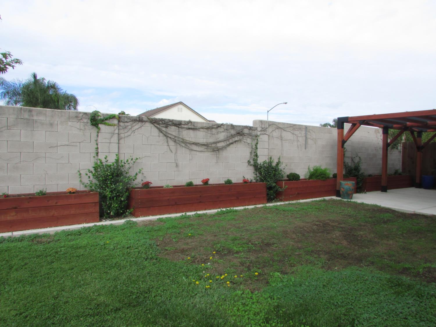 317 Daisy Ct, Merced, CA 95341